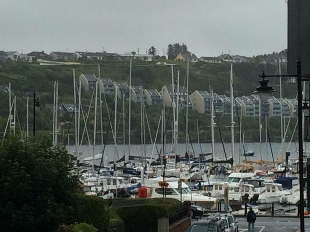 Luxury Town Centre Apartment Kinsale Exterior photo